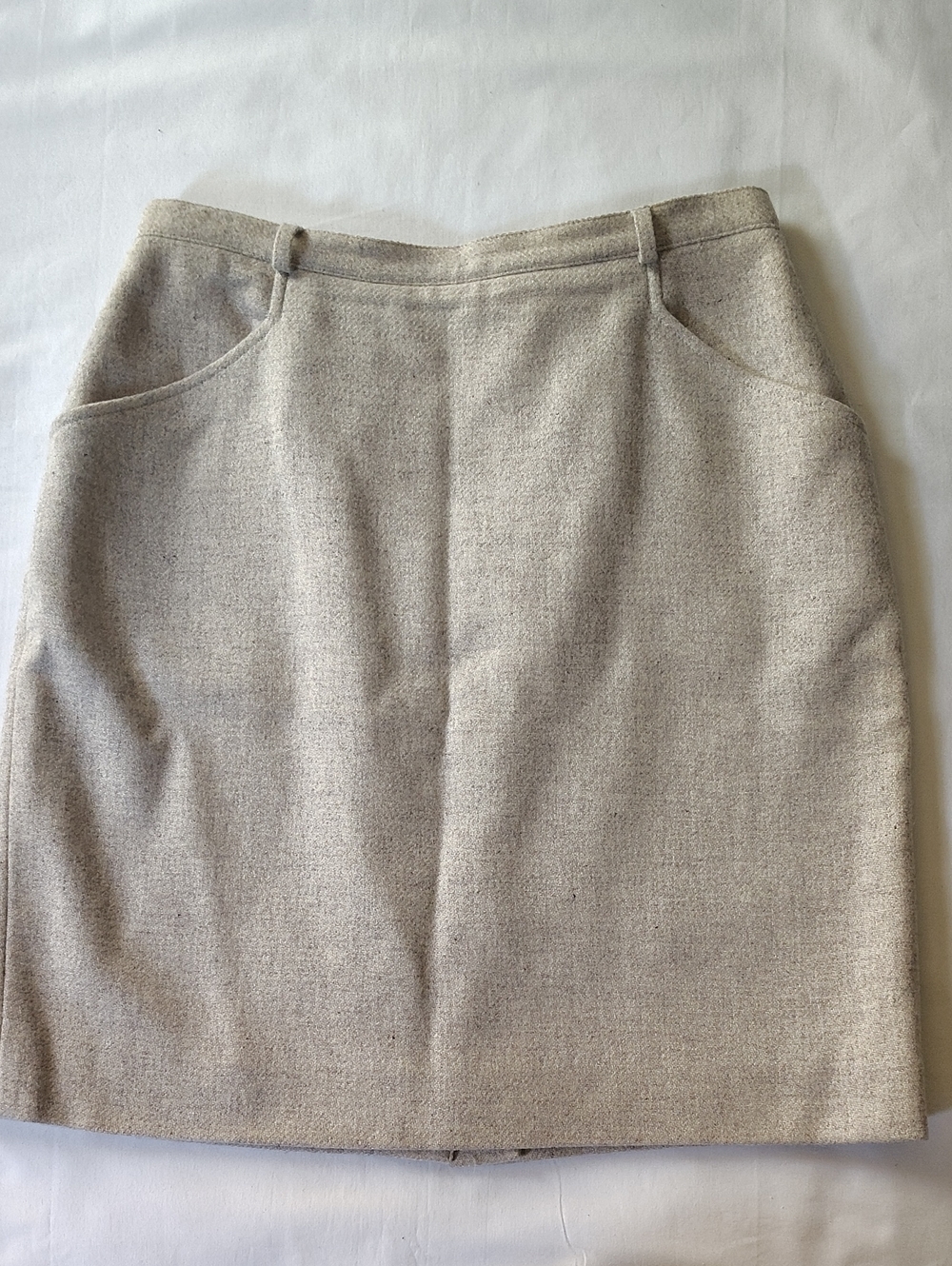 Jones New York Wool Cream Tweed Pencil Skirt with Subtle Pockets EUC 12P